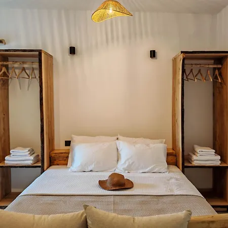 מלון Paraga Naxos City